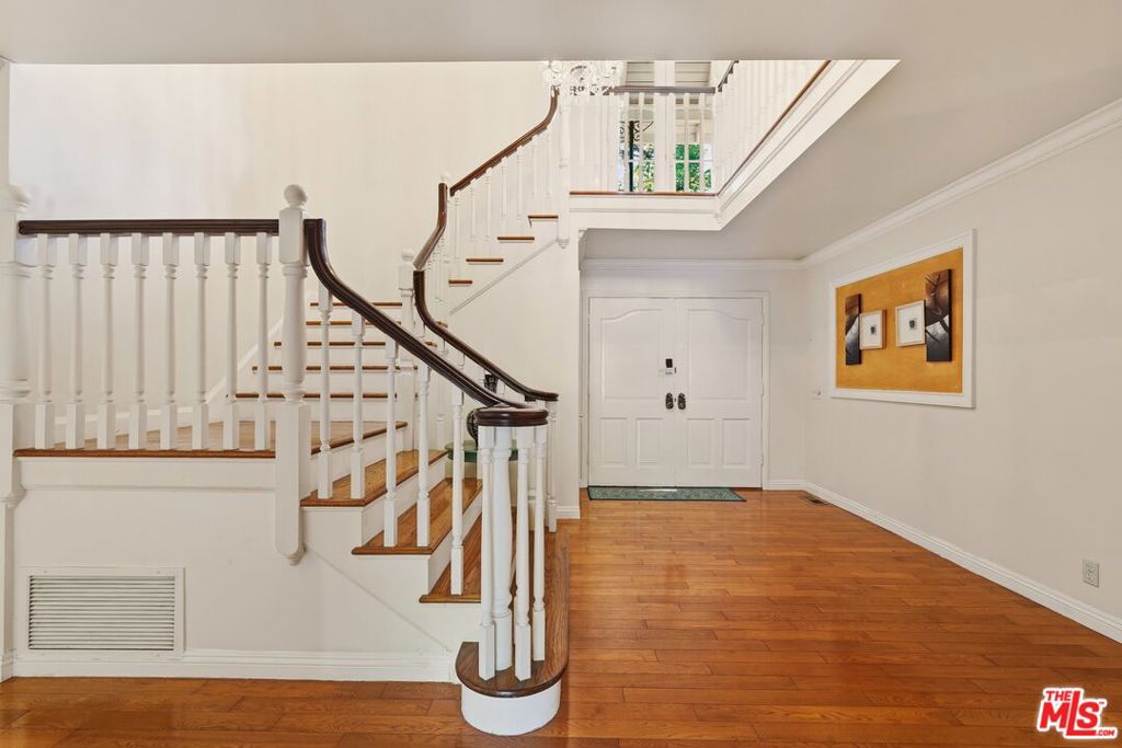 900 Gainsborough Drive Property Photo 6