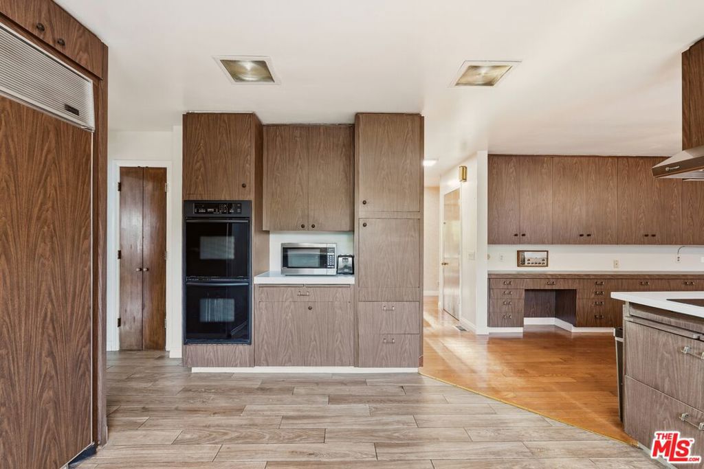 900 Gainsborough Drive Property Photo 9