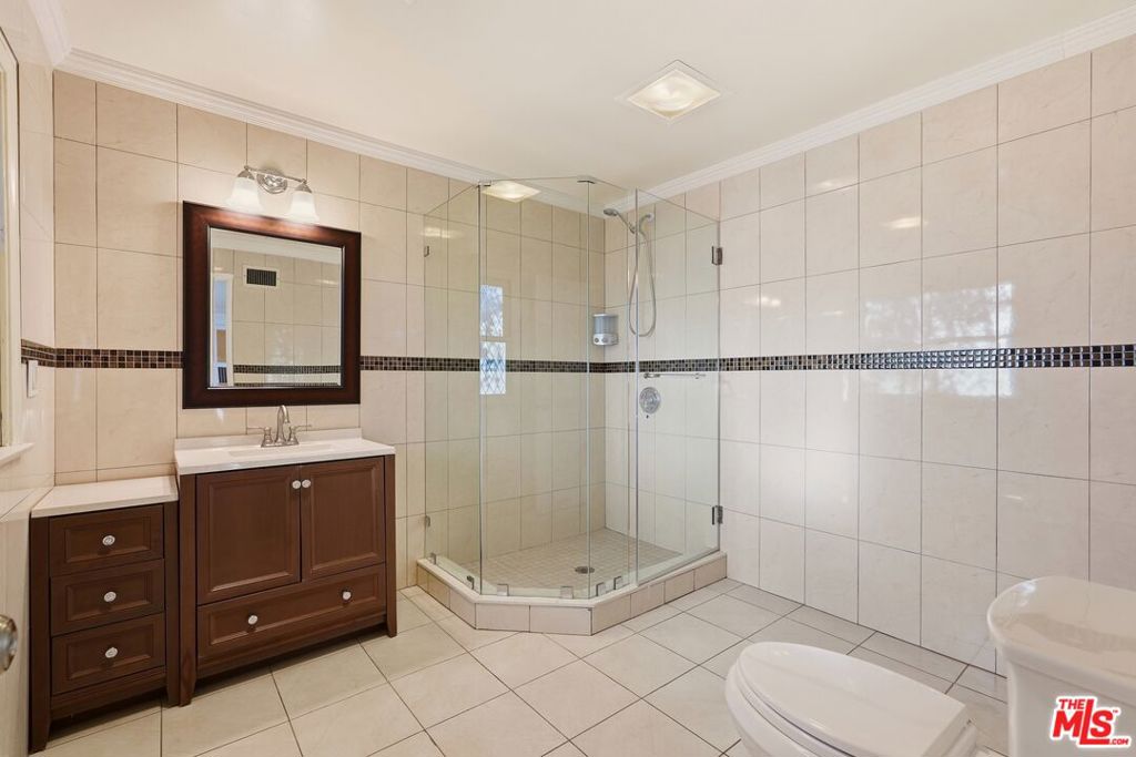 900 Gainsborough Drive Property Photo 12
