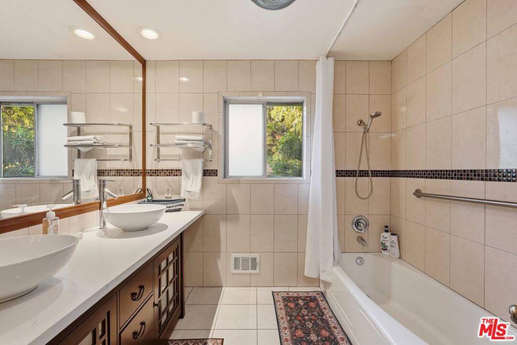 900 Gainsborough Drive Property Photo 13