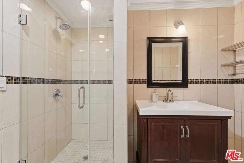 900 Gainsborough Drive Property Photo 16