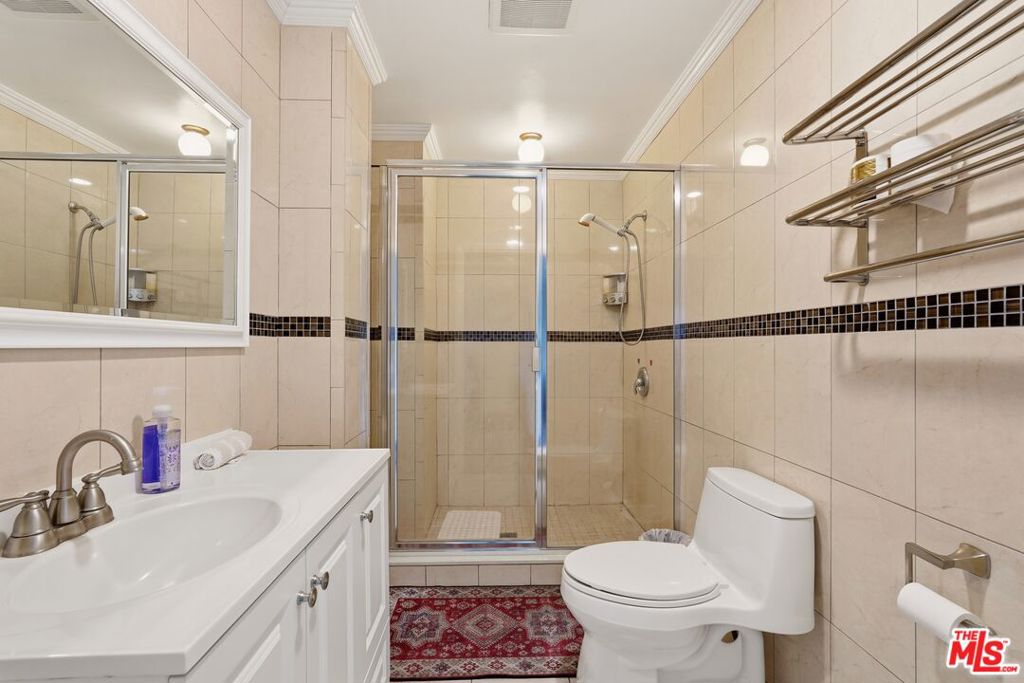 900 Gainsborough Drive Property Photo 18