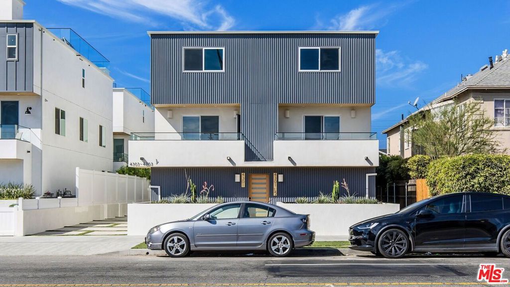 4303 Tujunga Avenue Property Photo 1