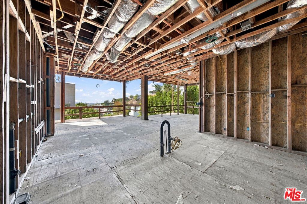 1688 Sunset Plaza Drive Property Photo 1