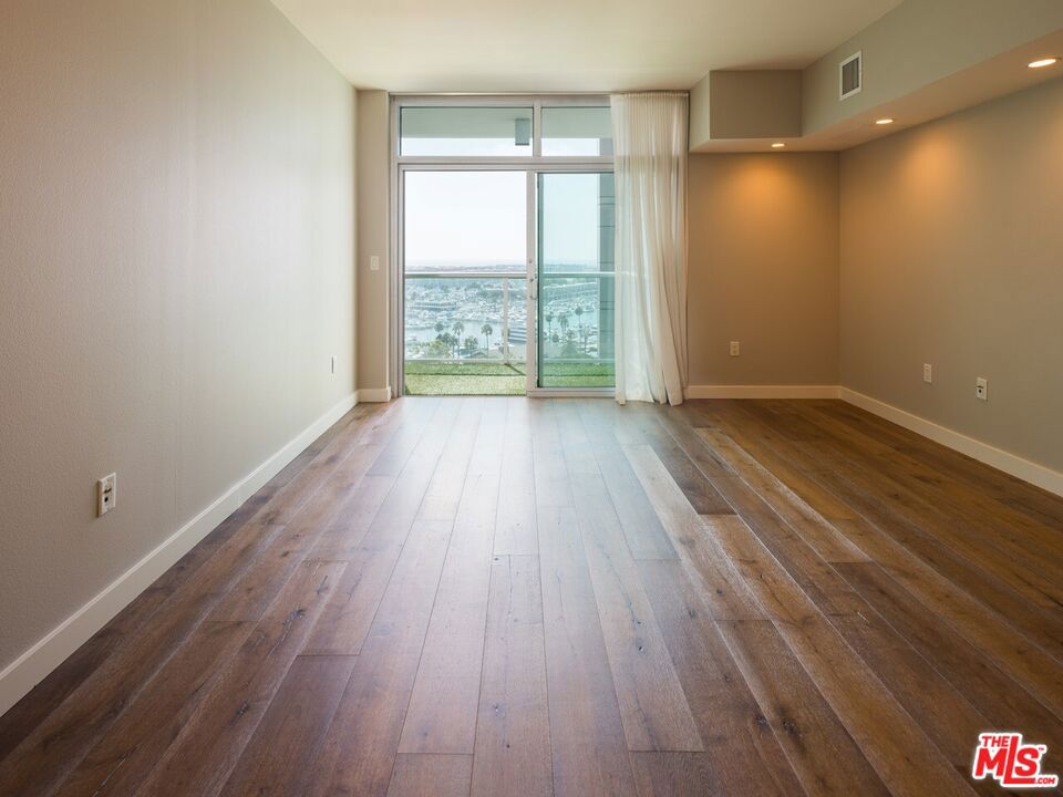 13700 Marina Pointe Drive 1615 Property Photo 2