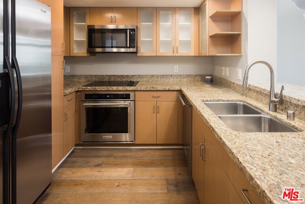 13700 Marina Pointe Drive 1615 Property Photo 5