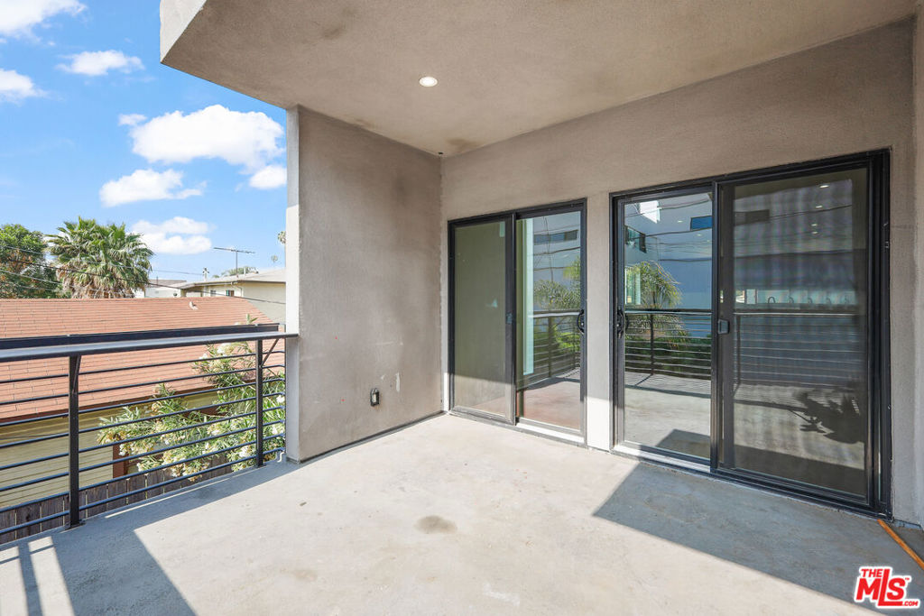 816 N Hobart Boulevard Property Photo 6