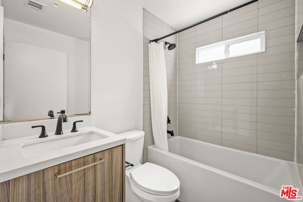 816 N Hobart Boulevard Property Photo 8