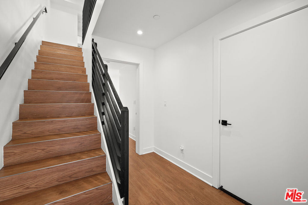 816 N Hobart Boulevard Property Photo 10