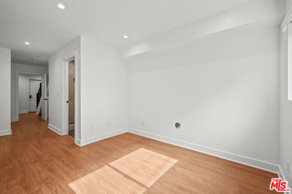 816 N Hobart Boulevard Property Photo 11