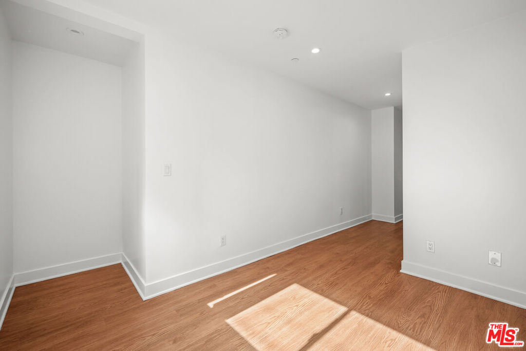 816 N Hobart Boulevard Property Photo 13