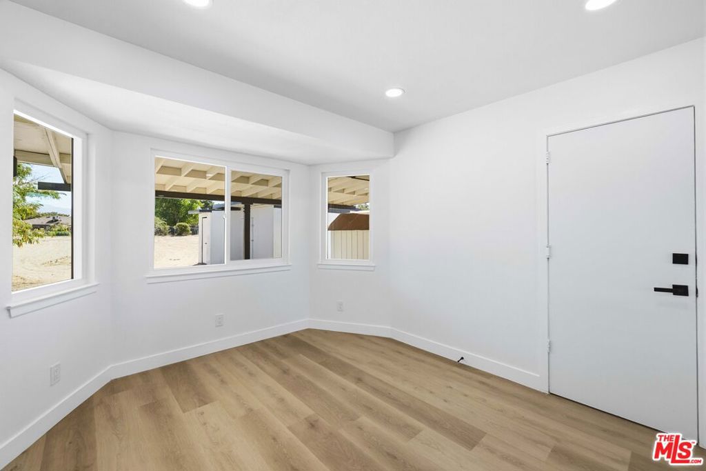 17124 Schollview Avenue Property Photo 6