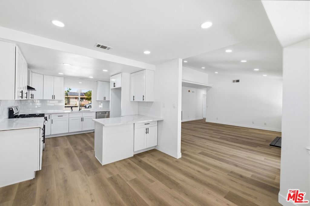 17124 Schollview Avenue Property Photo 7