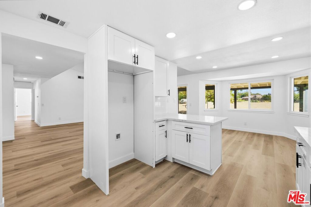17124 Schollview Avenue Property Photo 11