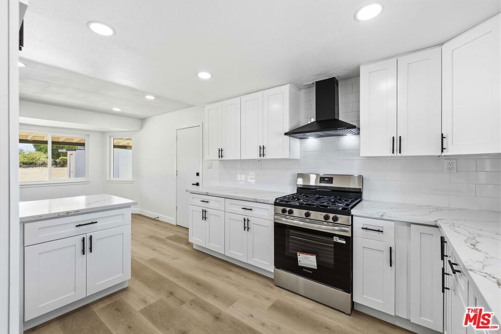 17124 Schollview Avenue Property Photo 12