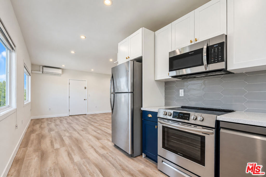 6350 Willoughby Avenue 11 Property Photo 4