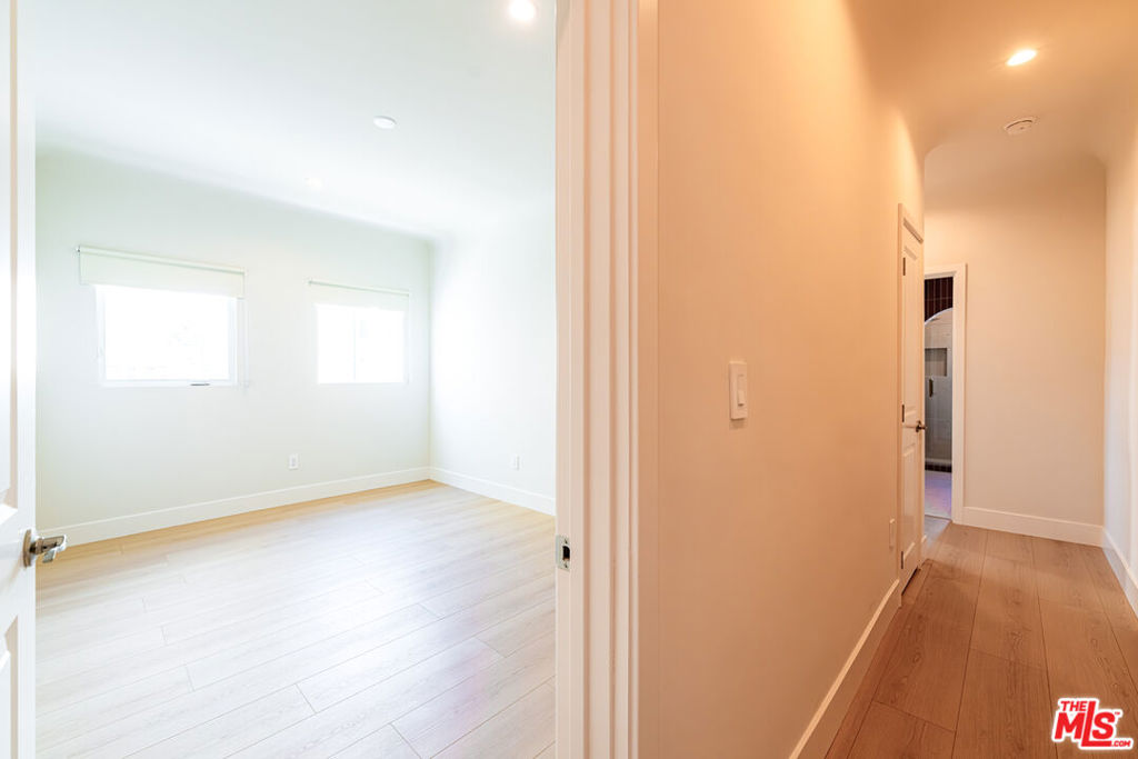 4637 W 18th Street Property Photo 20