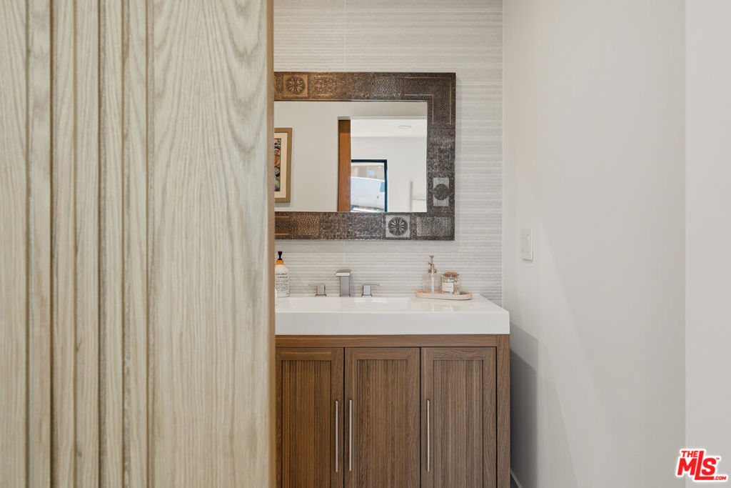 2031 Channelford Road Property Photo 24