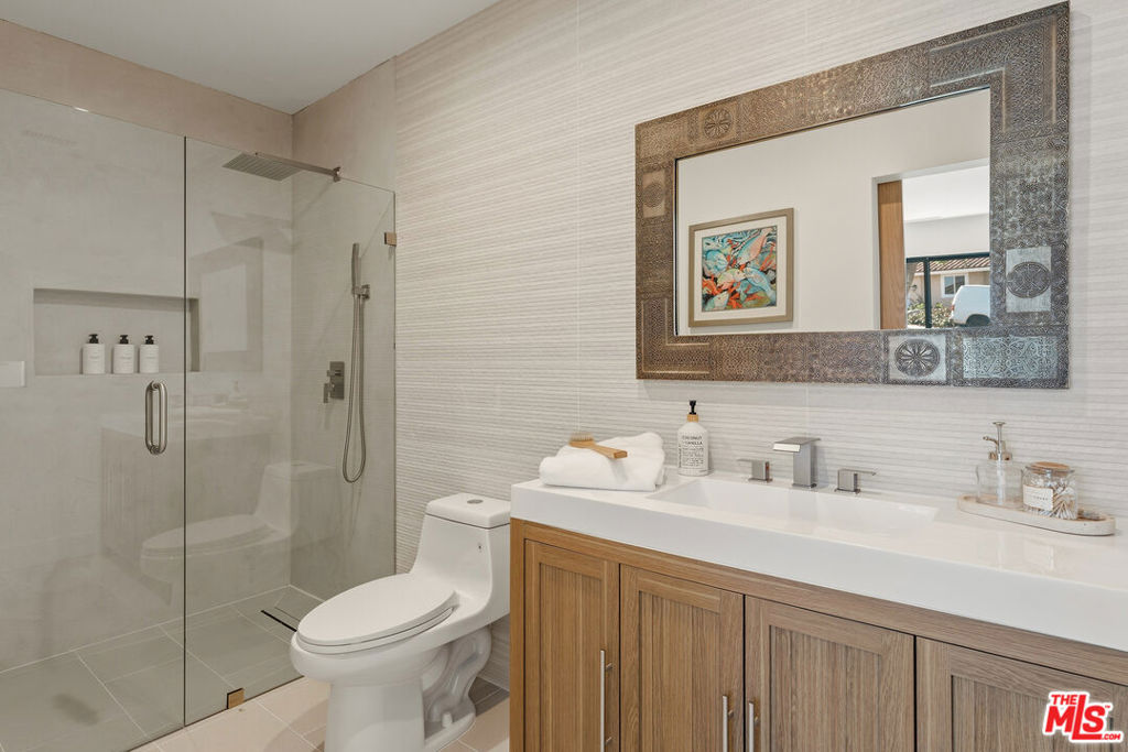 2031 Channelford Road Property Photo 25