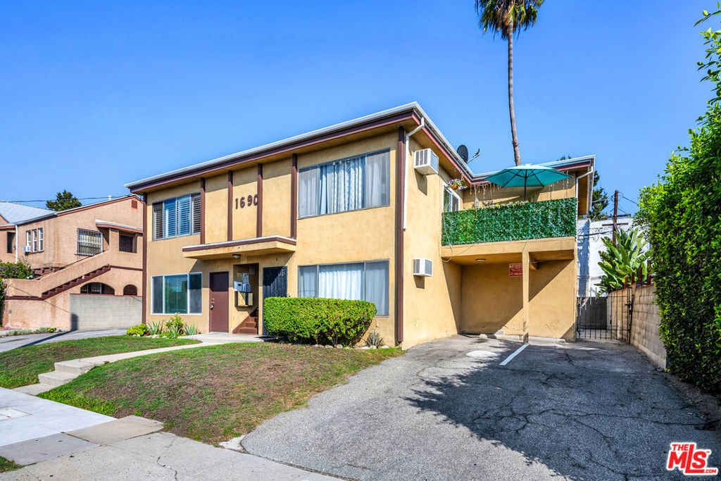 1690 West Boulevard Property Photo 3