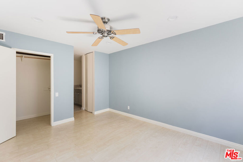 5460 White Oak Avenue K103 Property Photo 12