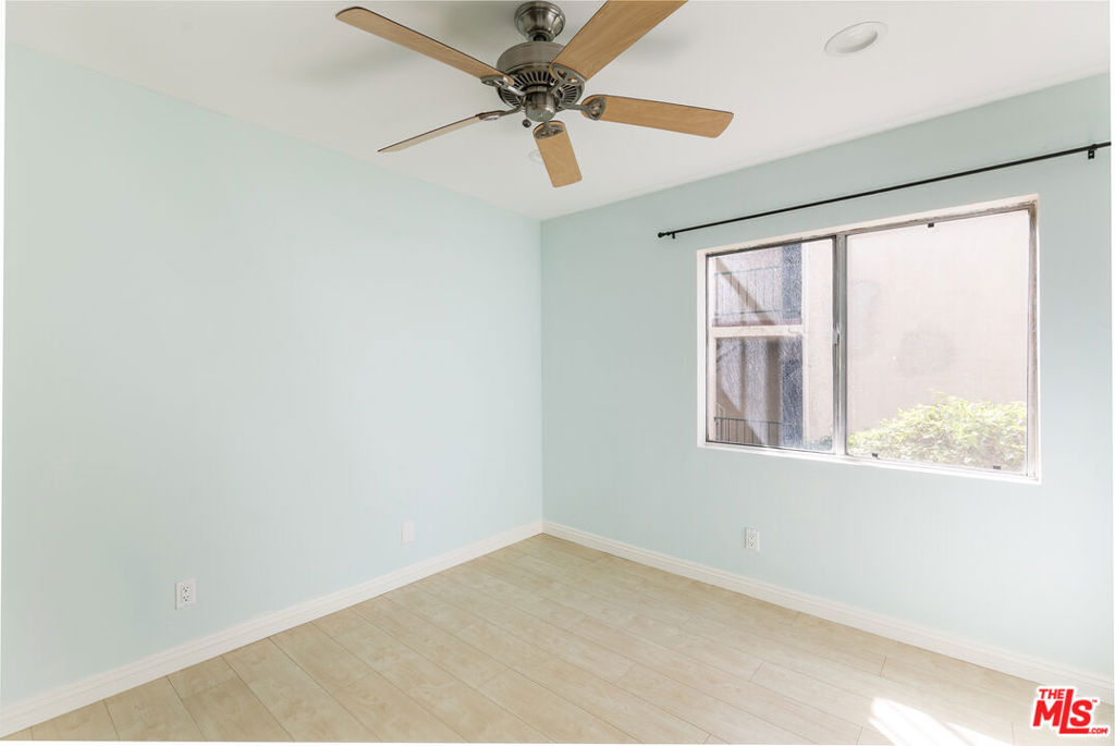 5460 White Oak Avenue K103 Property Photo 16