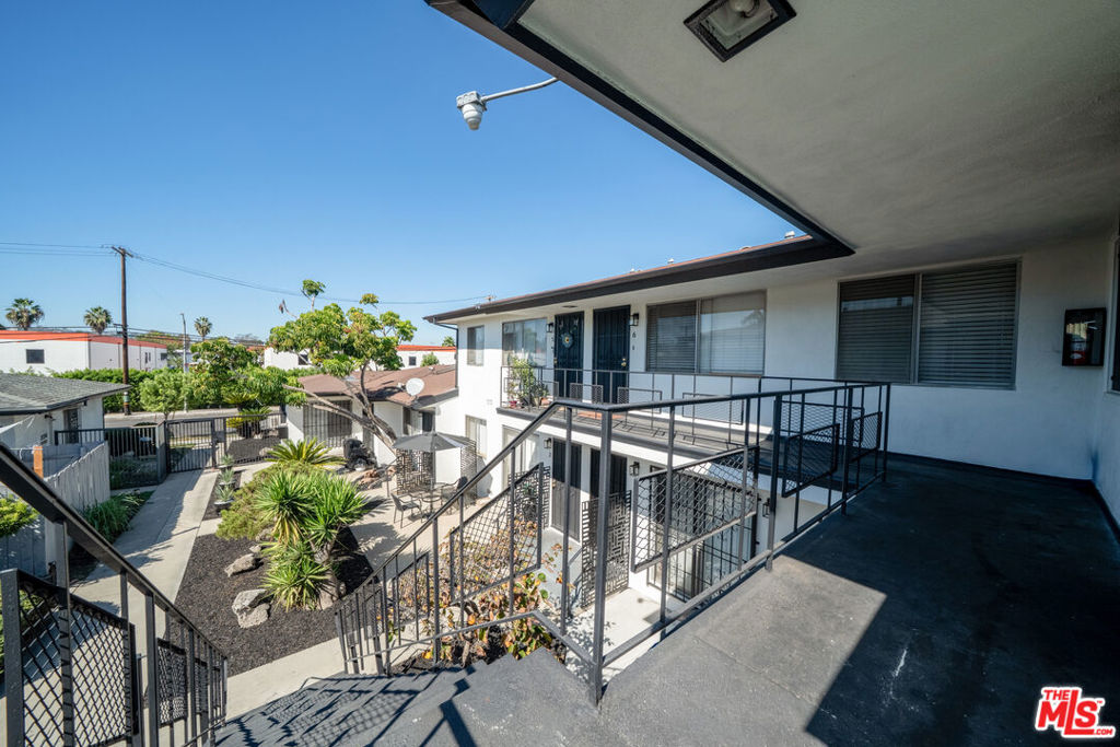 3768 S Bronson Avenue Property Photo 8