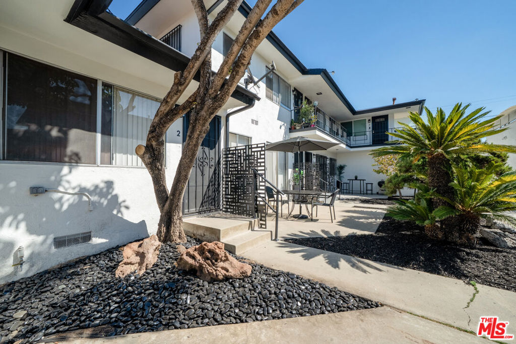 3768 S Bronson Avenue Property Photo 11