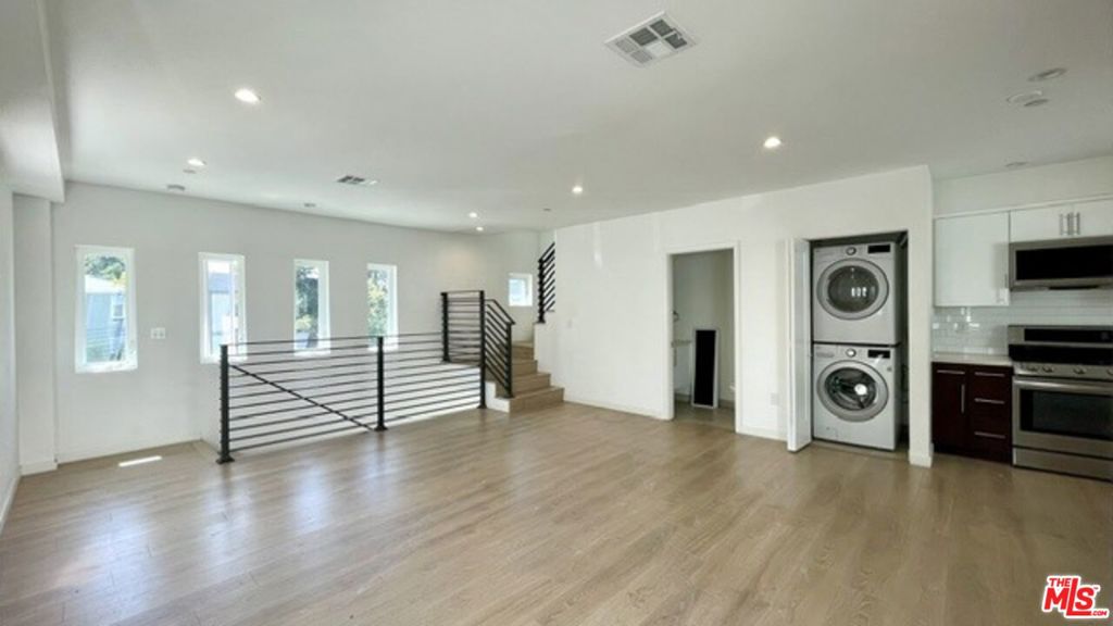 5230 Satsuma Avenue Property Photo 7