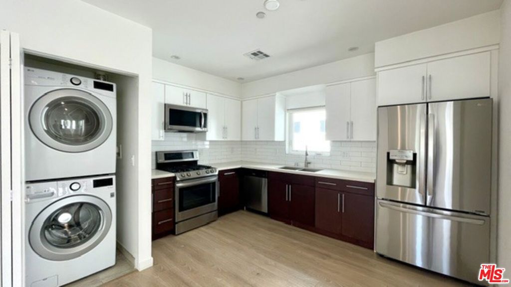 5230 Satsuma Avenue Property Photo 8