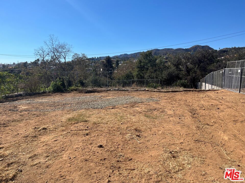 665 Las Lomas Avenue Property Photo 1