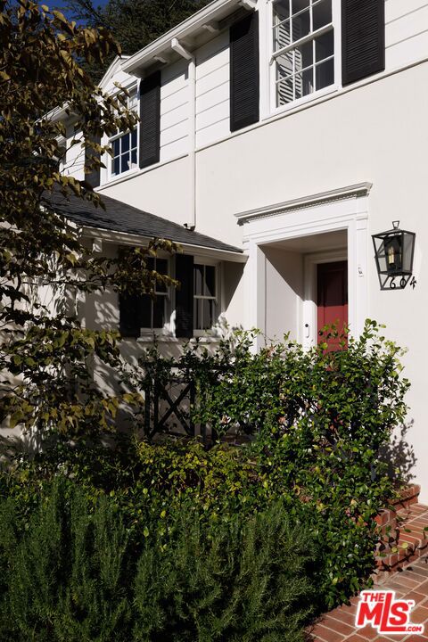 604 S Arden Boulevard Property Photo 2