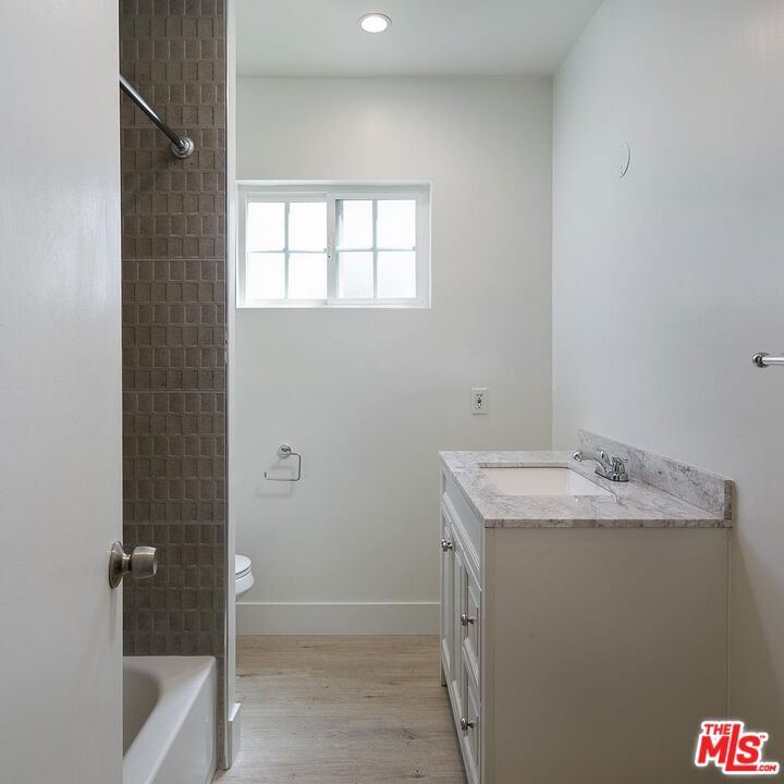 6029 Wilkinson Avenue Property Photo 11