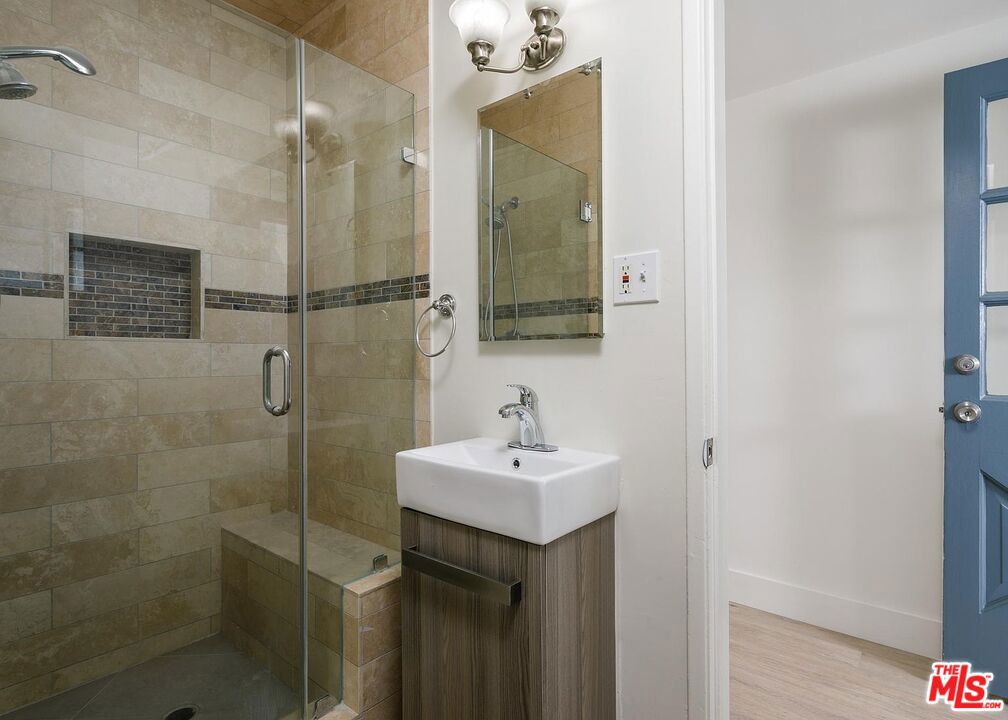 6029 Wilkinson Avenue Property Photo 12