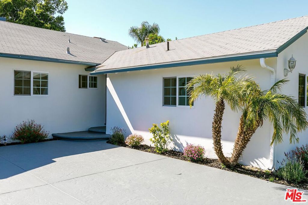 6029 Wilkinson Avenue Property Photo 16
