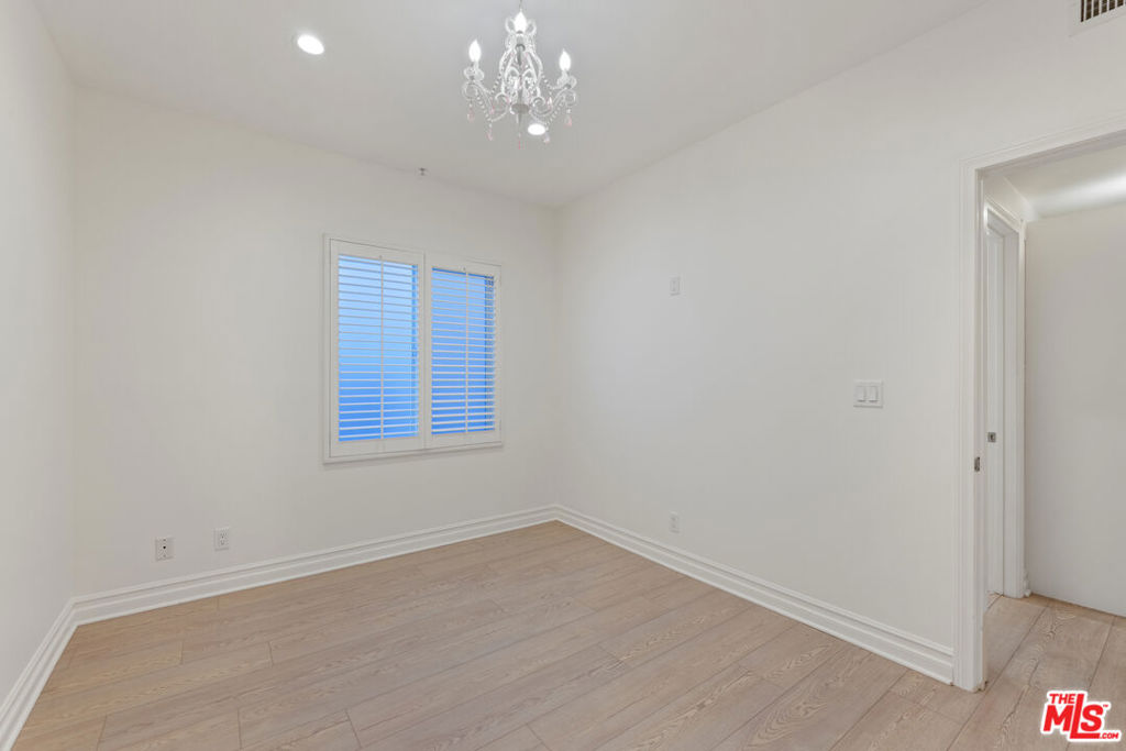 4711 Ambrose Avenue 204 Property Photo 27