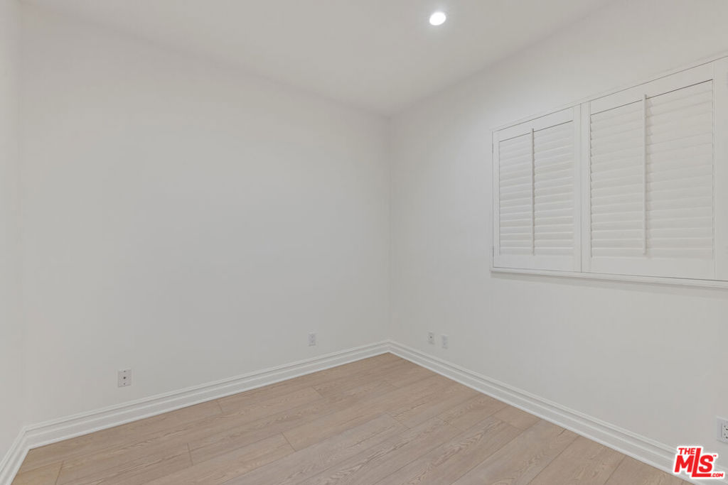 4711 Ambrose Avenue 204 Property Photo 30