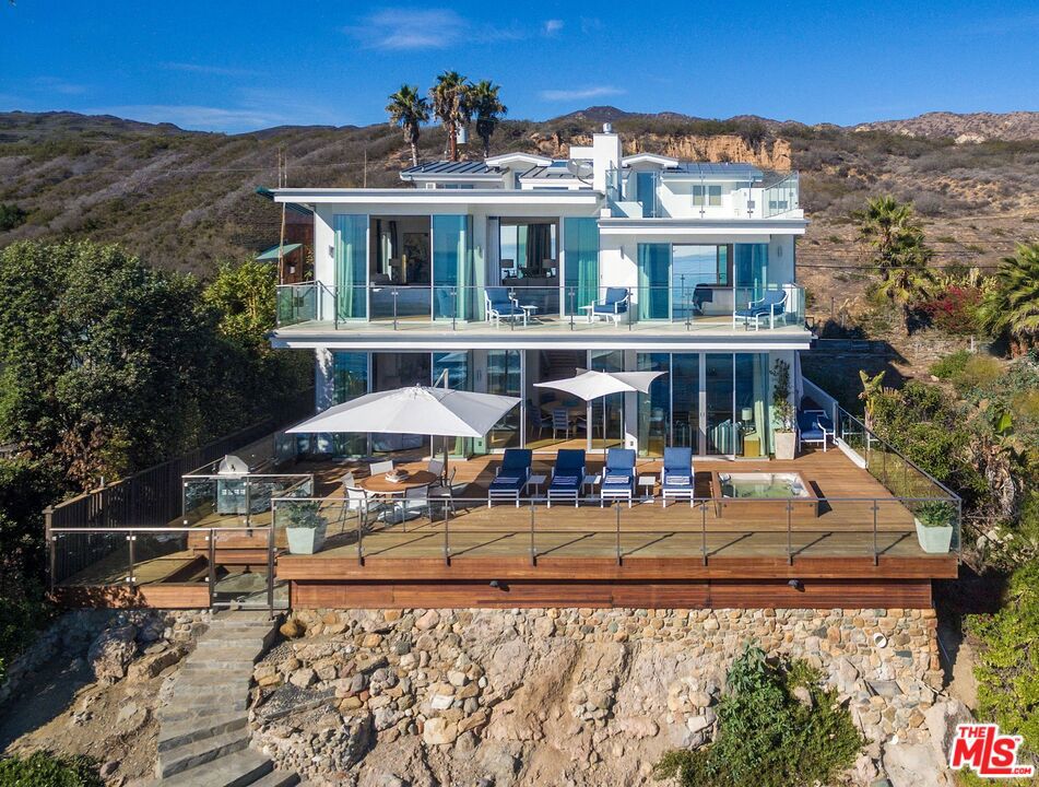 24380 Malibu Road Property Photo 2