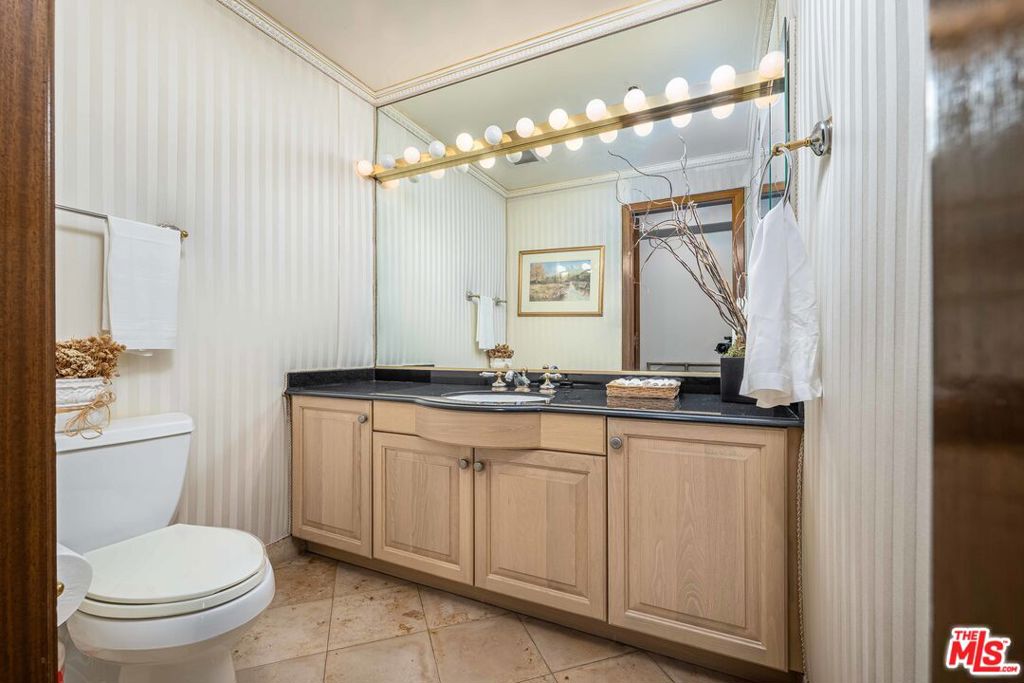 425 N Maple Drive 206 Property Photo 12