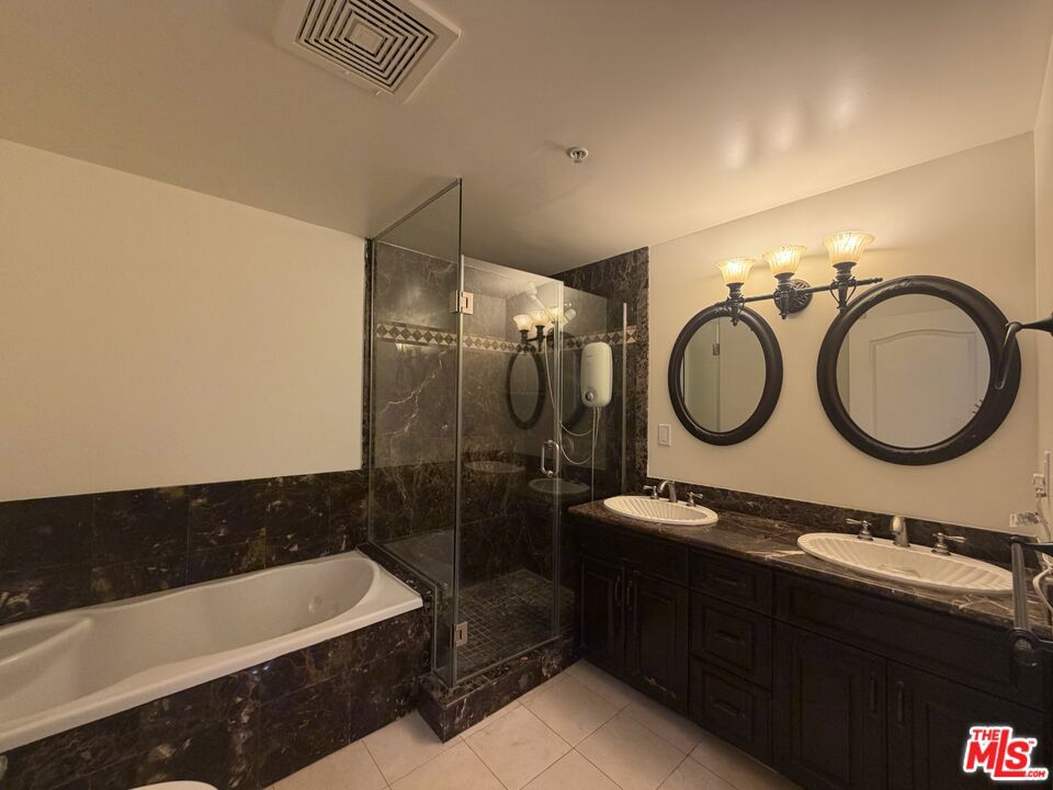 908 S Ardmore Avenue 302 Property Photo 6