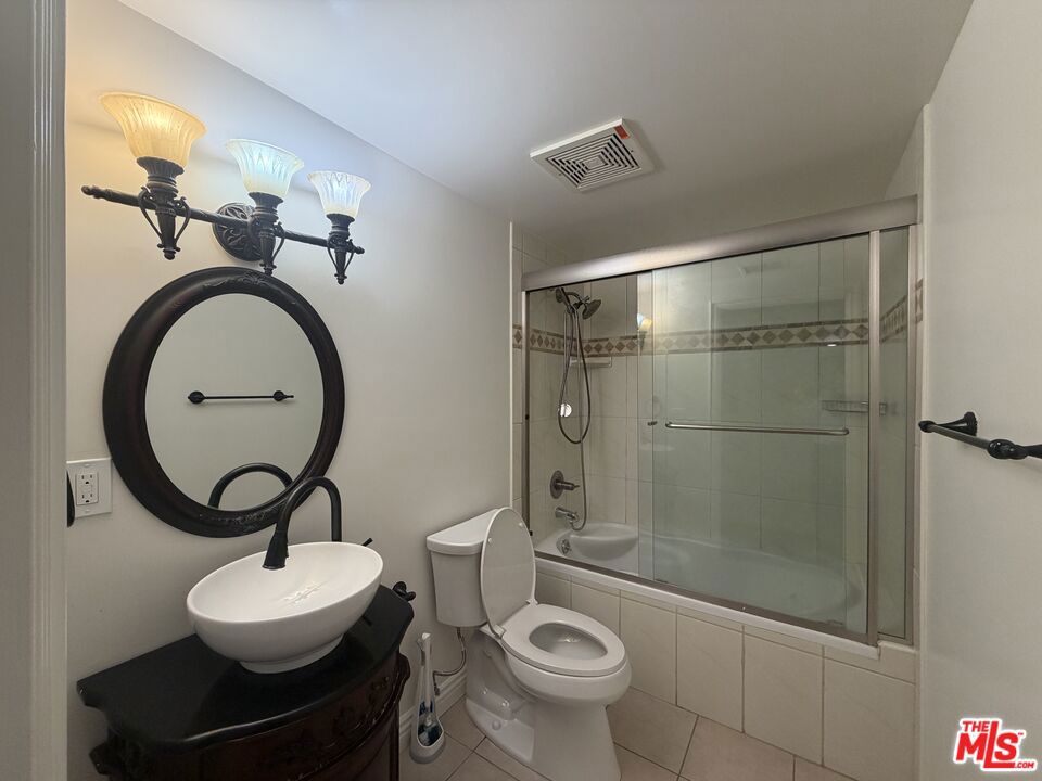 908 S Ardmore Avenue 302 Property Photo 7