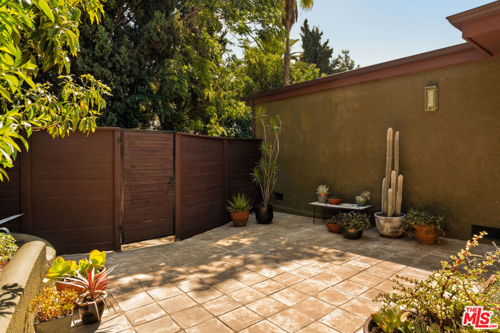 2415 Hines Drive Property Photo 4