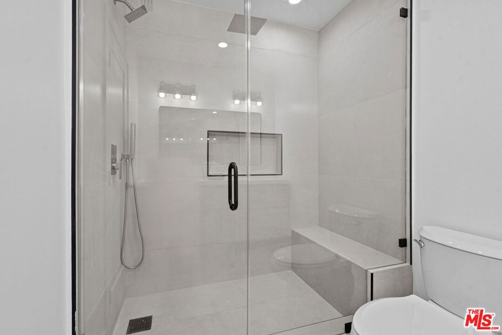 4955 Woodman Avenue Property Photo 19