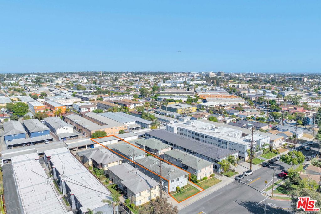 934 W Beach Avenue Property Photo 8