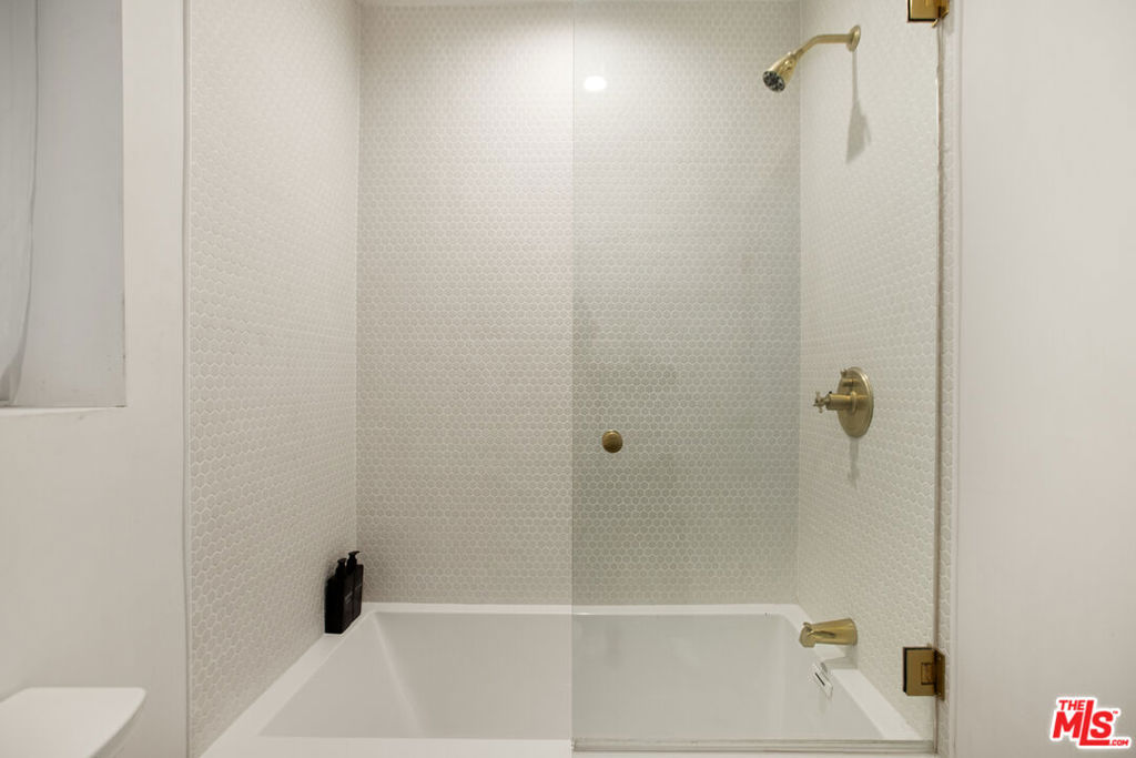 327 N Edinburgh Avenue Property Photo 13