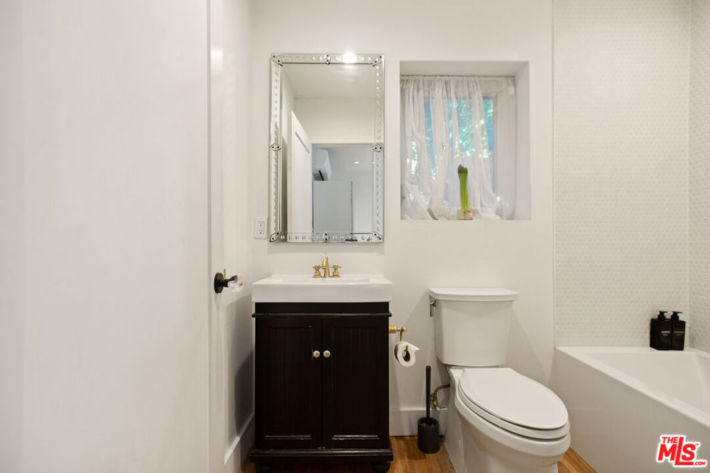 327 N Edinburgh Avenue Property Photo 14