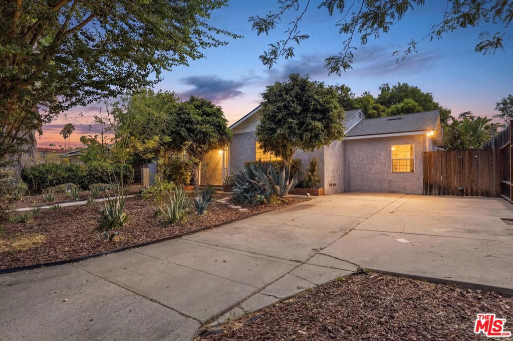 7048 Zelzah Avenue Property Photo 3