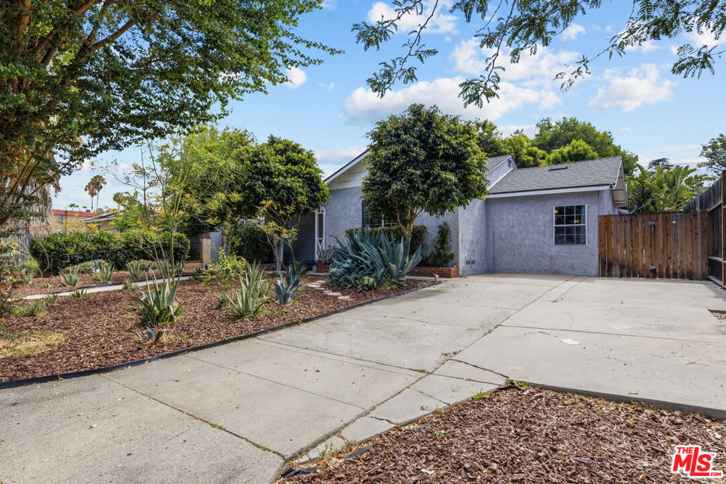 7048 Zelzah Avenue Property Photo 4
