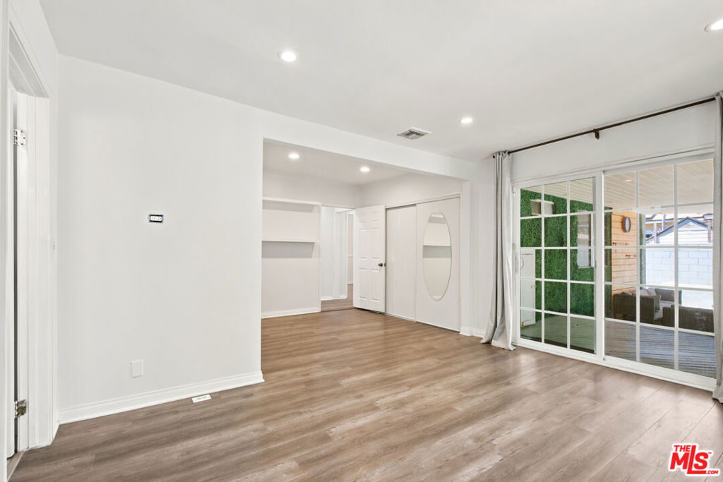 7048 Zelzah Avenue Property Photo 17