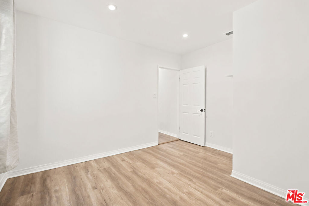 7048 Zelzah Avenue Property Photo 21